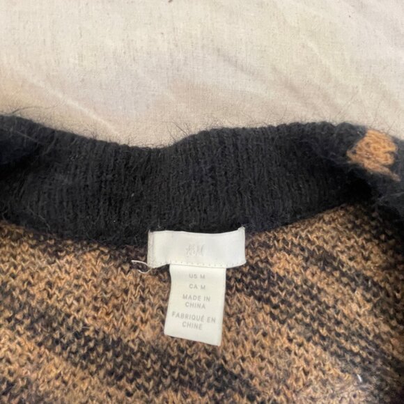 H&M Womens Cardigan Sweater Orange Black Knit Tiger Animal Print Fuzzy Warm - Picture 4 of 4